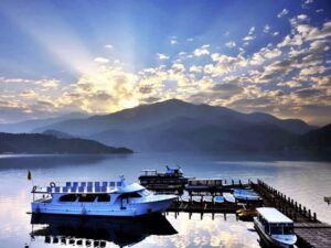 【湖畔清境暢遊之旅】台中日月潭清境二日｜ 清境&日月潭&+遊湖+纜車+清境漫步｜台中出發